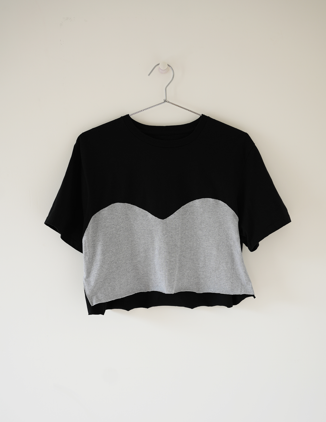 L Sweetheart Knit/Knit Black & Grey Cropped Tee