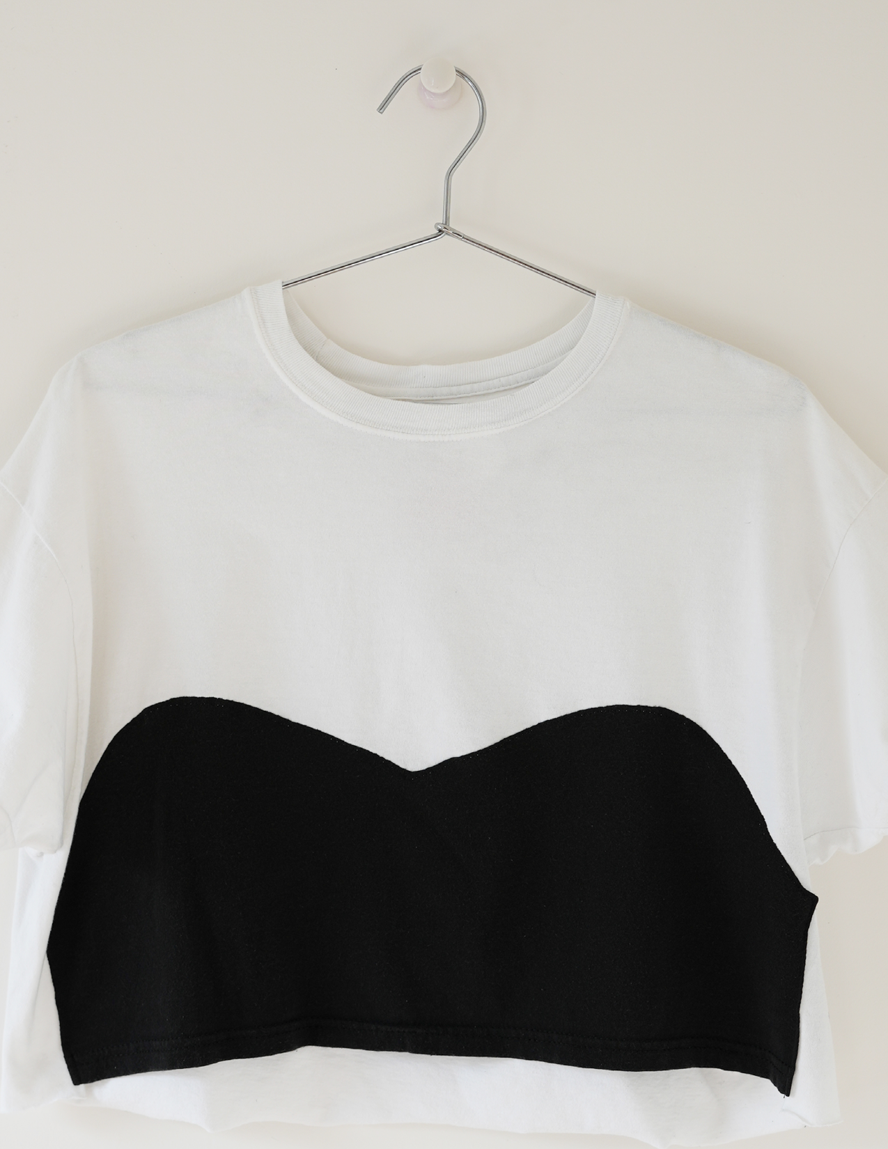 L/XL Sweetheart Knit/Knit White & Black Cropped Tee